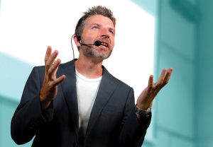Read more about the article Miért olyan vonzó a karizmatikus személyiség?