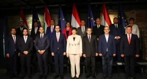 Read more about the article Mit Jelent Az Árnyékkormány: Mindent, Amit Tudnod Kell