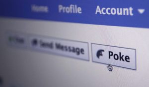 Read more about the article Mit Jelent, Ha Megbök Valaki a Facebookon?