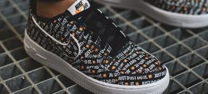 Read more about the article A Sneaker divat: Mit Jelent és Hogyan Válasszunk?