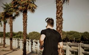 Read more about the article Mit Jelent, Ha Férfival Álmodsz? Álomfejtés és Jelentések